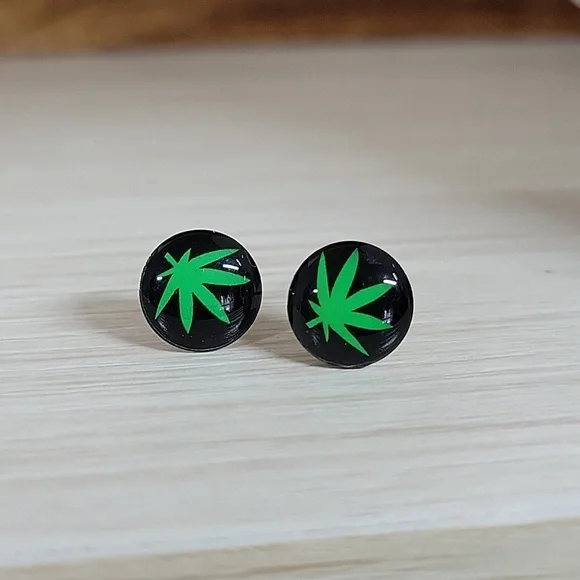 420 Cannabis Classic Kush Leaf Earrings - Picture 3 of 5
